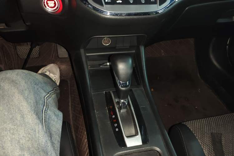 Used Honda Jade 2020 1.8L automatic Comfort version Gear Lever