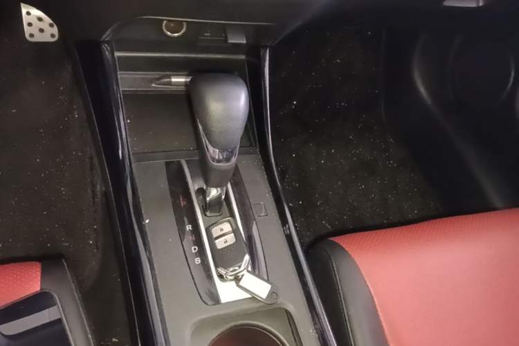 Used Honda Jade 2020 1.8L automatic Comfort version Gear Lever