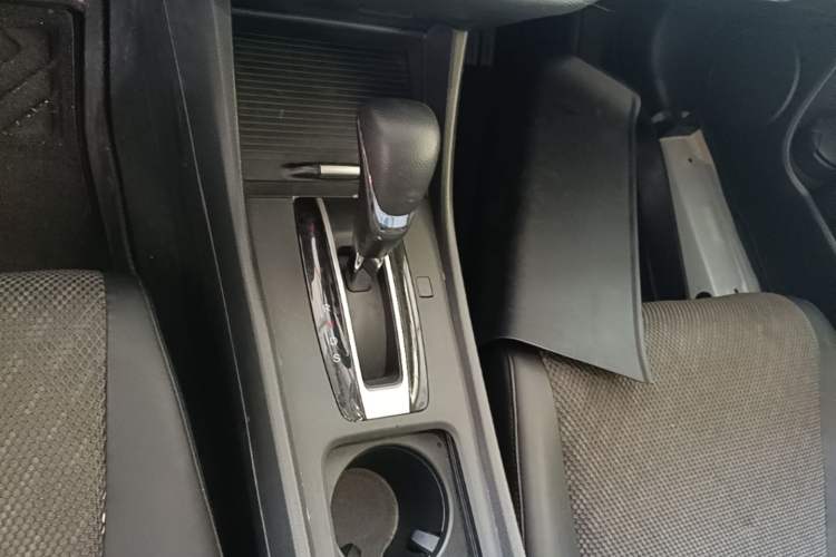 Used Honda Jade 2020 1.8L automatic Comfort version Gear Lever