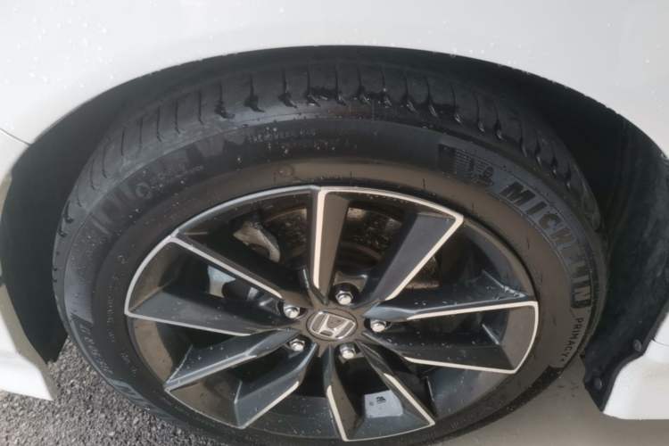 Used Honda Jade 2020 1.8L automatic Comfort version Left Front Wheel Hub