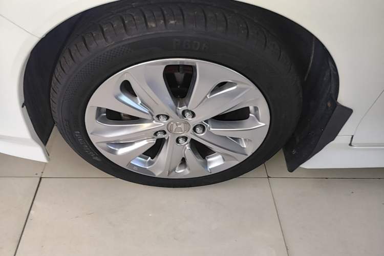 Used Honda Jade 2020 1.8L automatic Comfort version Left Front Wheel Hub