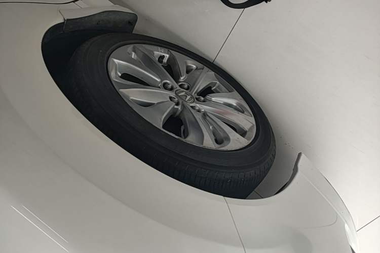 Used Honda Jade 2020 1.8L automatic Comfort version Left Front Wheel Hub