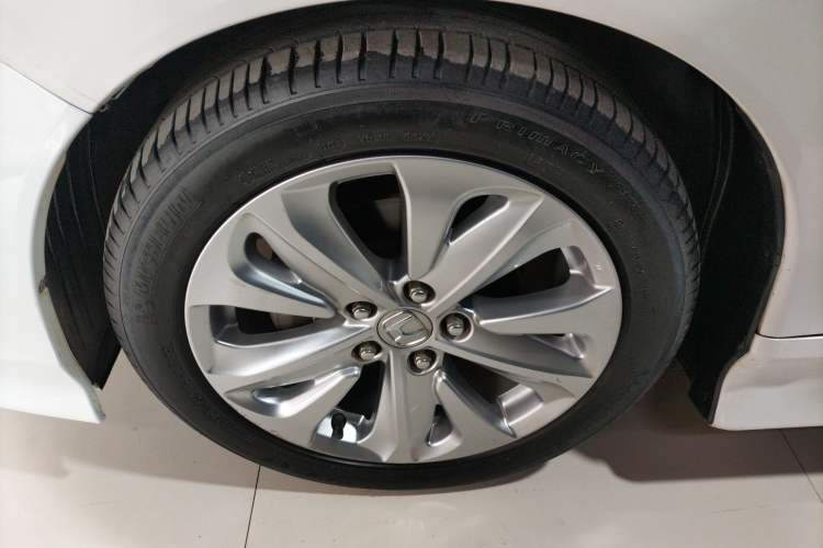 Used Honda Jade 2020 1.8L automatic Comfort version Left Front Wheel Hub