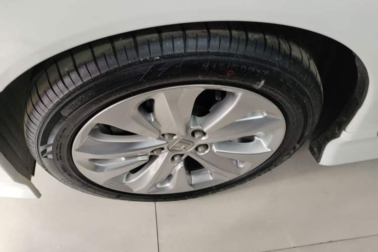 Used Honda Jade 2020 1.8L automatic Comfort version Left Front Wheel Hub