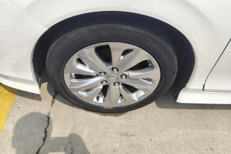 Used Honda Jade 2020 1.8L automatic Comfort version Left Front Wheel Hub