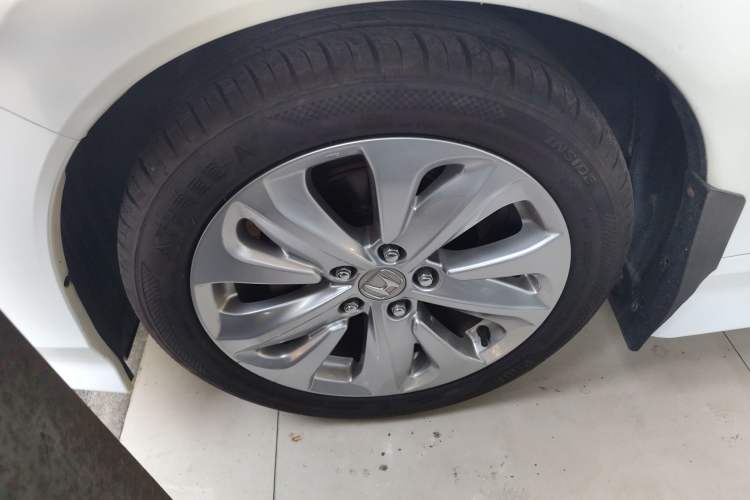 Used Honda Jade 2020 1.8L automatic Comfort version Left Front Wheel Hub