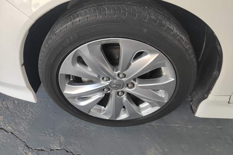 Used Honda Jade 2020 1.8L automatic Comfort version Left Front Wheel Hub
