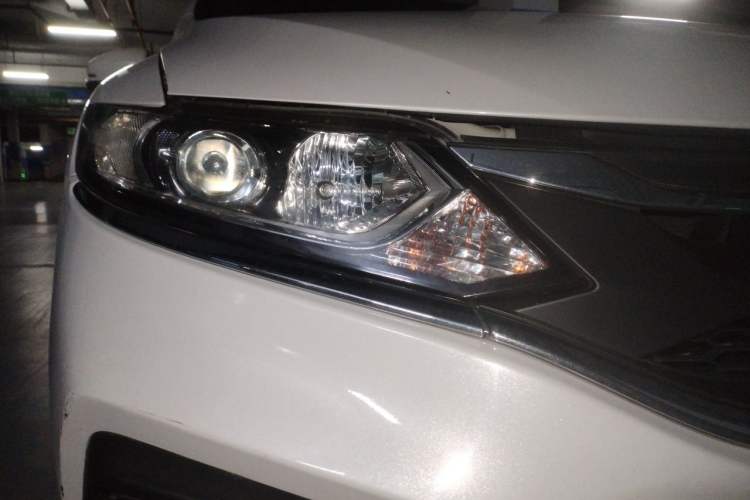 Used Honda Jade 2020 1.8L automatic Comfort version Right Front Headlight