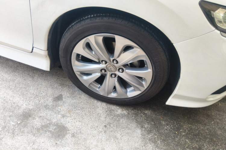 Used Honda Jade 2020 1.8L automatic Comfort version Right Front Wheel Hub