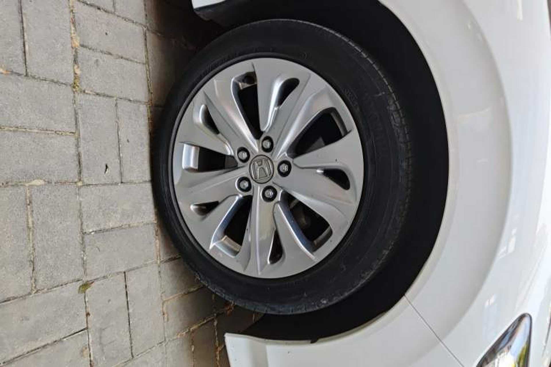 Used Honda Jade 2020 1.8L automatic Comfort version Right Front Wheel Hub