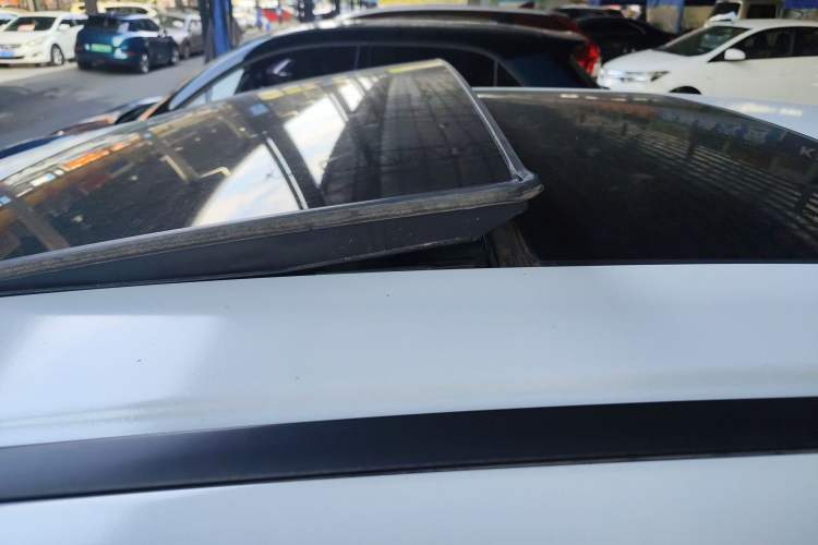 Used Honda Jade 2020 1.8L automatic Comfort version Roof