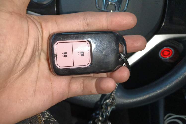 Used Honda Jade 2020 1.8L automatic Comfort version Vehicle Key