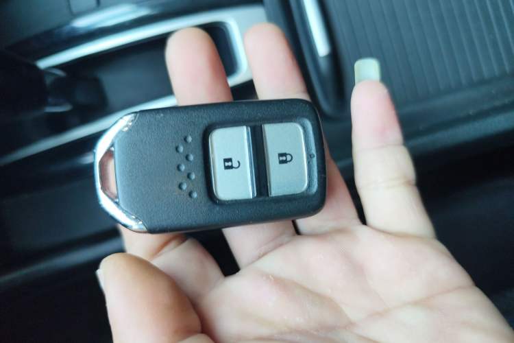 Used Honda Jade 2020 1.8L automatic Comfort version Vehicle Key