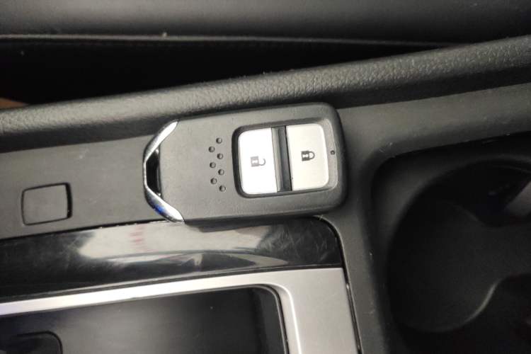 Used Honda Jade 2020 1.8L automatic Comfort version Vehicle Key