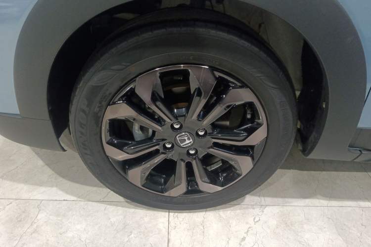 Used Honda LIFE 2021 1.5L CVT CRO-SS Fun Edition Left Front Wheel Hub