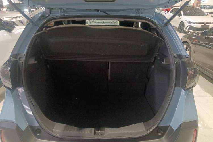 Used Honda LIFE 2021 1.5L CVT CRO-SS Fun Edition Trunk