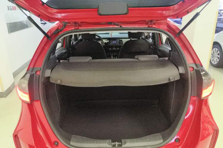 Used Honda LIFE 2021 1.5L CVT SPO-SS Dynamic Edition Trunk