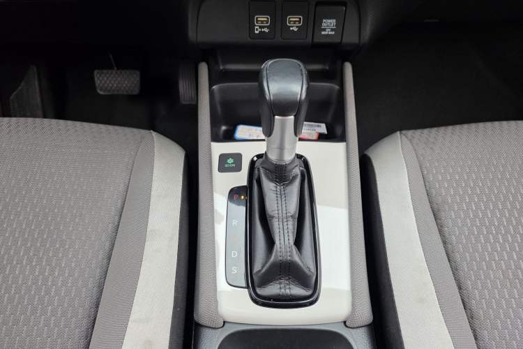 Used Honda LIFE 2021 1.5L CVT CRO-SS Fun Edition Gear Lever