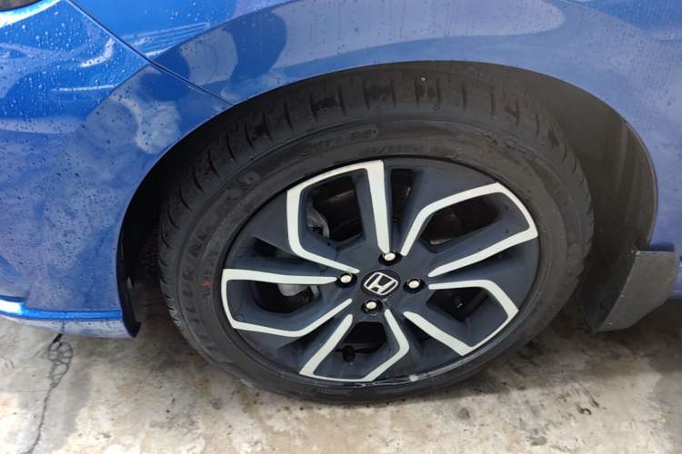 Used Honda LIFE 2021 1.5L CVT SPORT Heartbeat Edition Left Front Wheel Hub