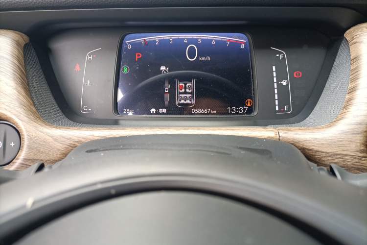 Used Honda LIFE 2021 1.5L CVT CRO-SS Fun Edition Odometer Close Up