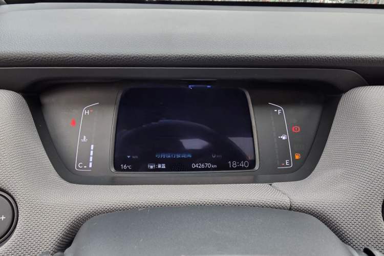 Used Honda LIFE 2021 1.5L CVT CRO-SS Fun Edition Odometer Close Up