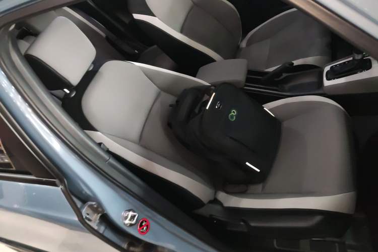 Used Honda LIFE 2021 1.5L CVT CRO-SS Fun Edition Right Front Seat