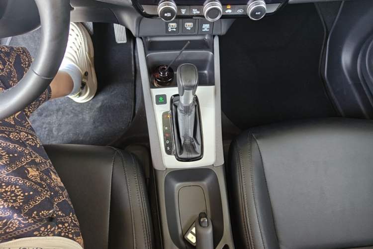 Used Honda LIFE 2021 1.5L CVT CRO-S Fun Edition Gear Lever