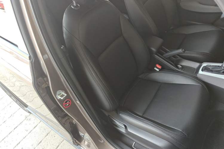 Used Honda LIFE 2021 1.5L CVT CRO-S Fun Edition Right Front Seat