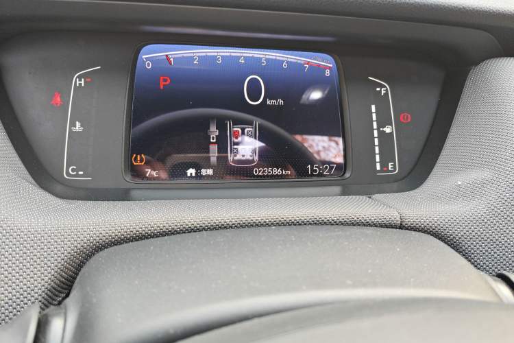Used Honda LIFE 2021 1.5L CVT CRO-S Fun Edition Odometer Close Up