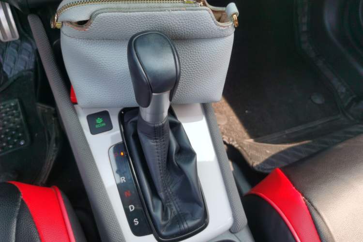 Used Honda LIFE 2021 1.5L CVT SPO-SS Dynamic Edition Gear Lever