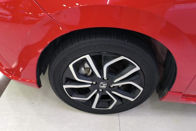 Used Honda LIFE 2021 1.5L CVT SPORT Heartbeat Edition Left Front Wheel Hub