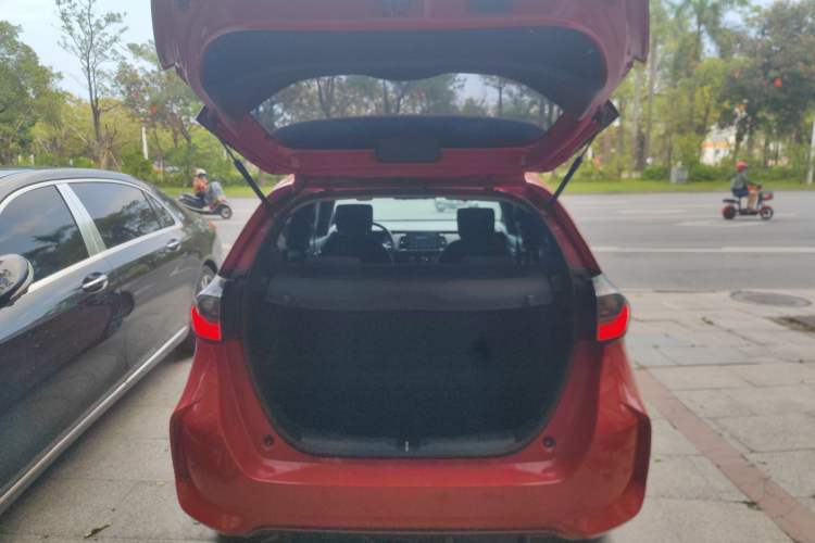 Used Honda LIFE 2021 1.5L CVT SPORT Heartbeat Edition Trunk