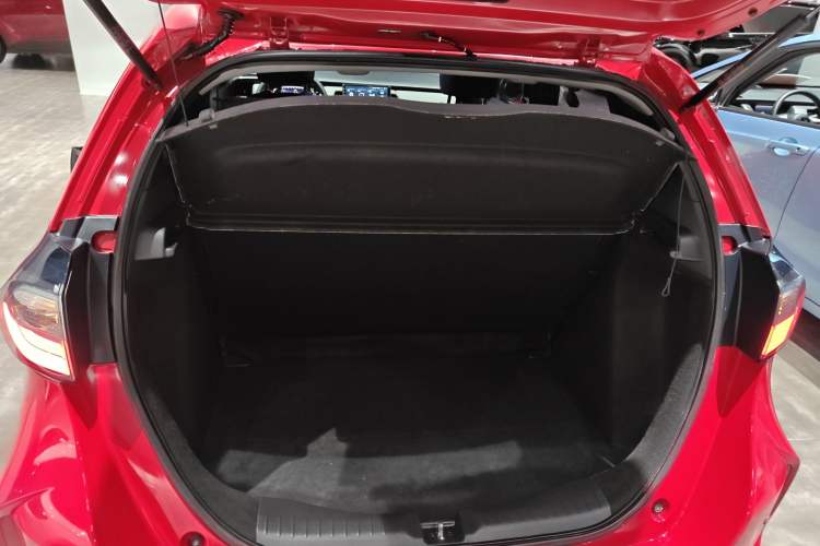 Used Honda LIFE 2021 1.5L CVT SPO-SS Dynamic Edition Trunk