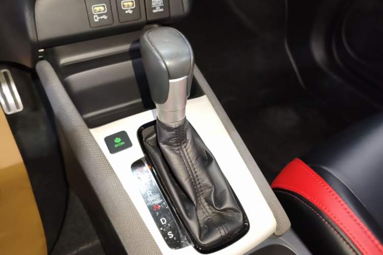 Used Honda LIFE 2021 1.5L CVT SPO-SS Dynamic Edition Gear Lever