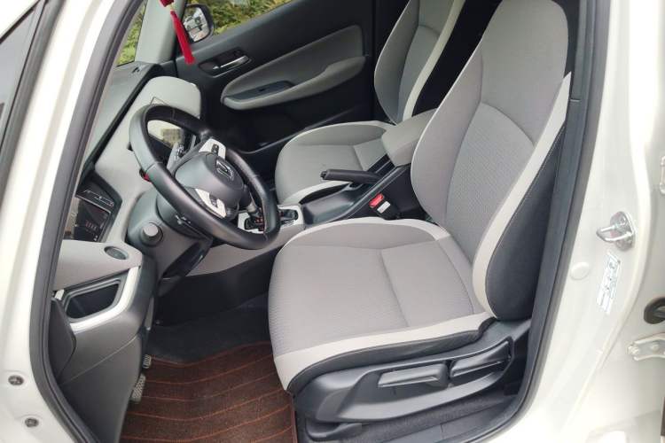 Used Honda LIFE 2021 1.5L CVT CRO-SS Fun Edition Left Front Seat