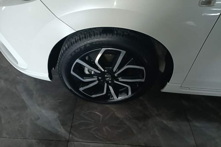 Used Honda LIFE 2021 1.5L CVT SPORT Heartbeat Edition Left Front Wheel Hub