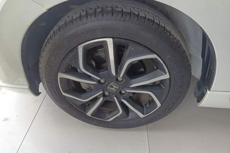 Used Honda LIFE 2021 1.5L CVT SPORT Heartbeat Edition Left Front Wheel Hub