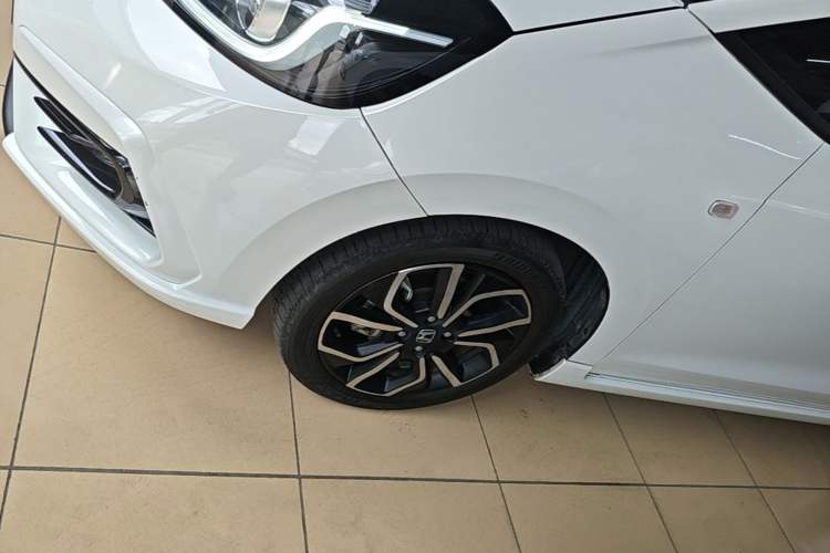 Used Honda LIFE 2021 1.5L CVT SPORT Heartbeat Edition Left Front Wheel Hub