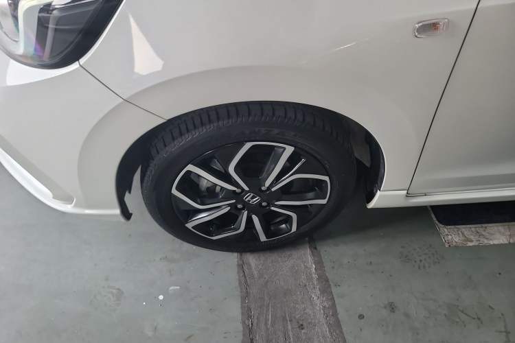 Used Honda LIFE 2021 1.5L CVT SPORT Heartbeat Edition Left Front Wheel Hub