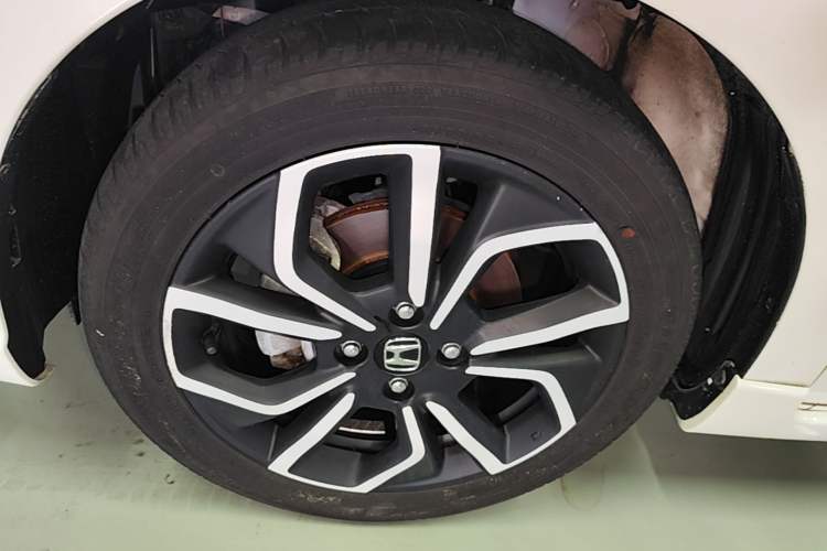 Used Honda LIFE 2021 1.5L CVT SPORT Heartbeat Edition Left Front Wheel Hub