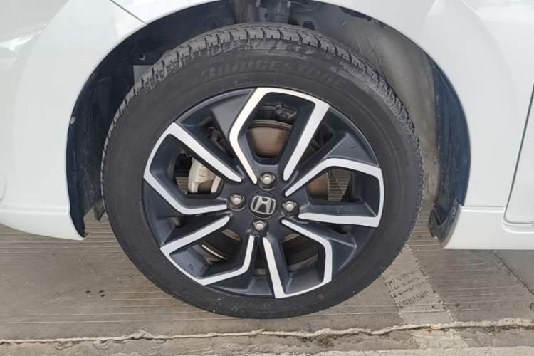 Used Honda LIFE 2021 1.5L CVT SPORT Heartbeat Edition Left Front Wheel Hub