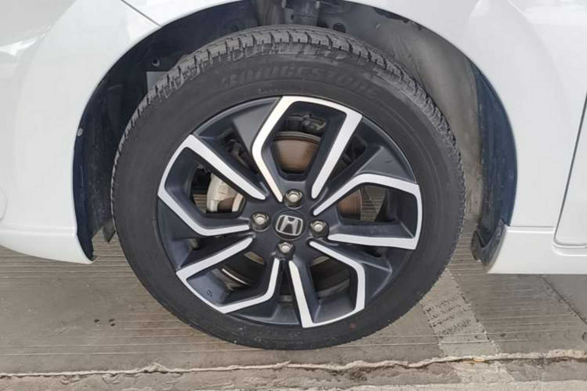 Used Honda LIFE 2021 1.5L CVT SPORT Heartbeat Edition Left Front Wheel Hub