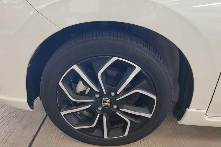 Used Honda LIFE 2021 1.5L CVT SPORT Heartbeat Edition Left Front Wheel Hub