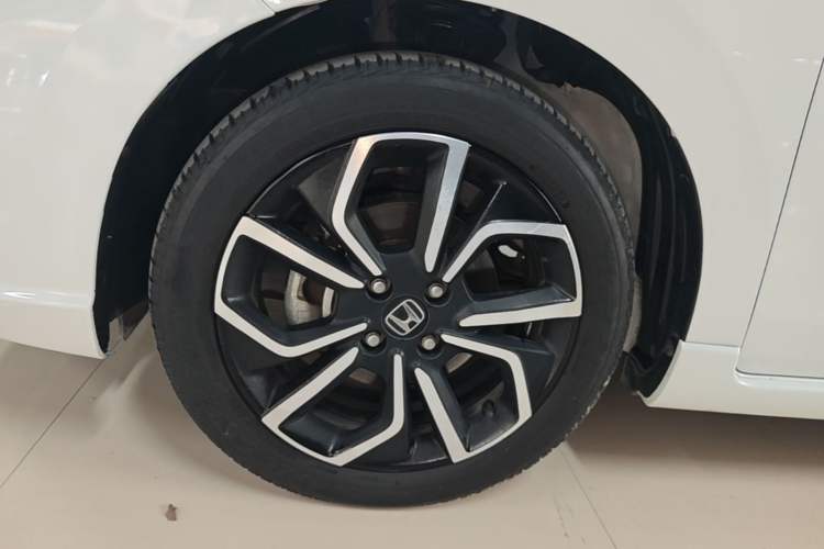 Used Honda LIFE 2021 1.5L CVT SPORT Heartbeat Edition Left Front Wheel Hub