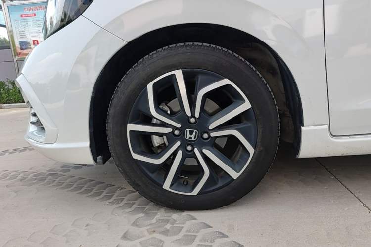 Used Honda LIFE 2021 1.5L CVT SPORT Heartbeat Edition Left Front Wheel Hub