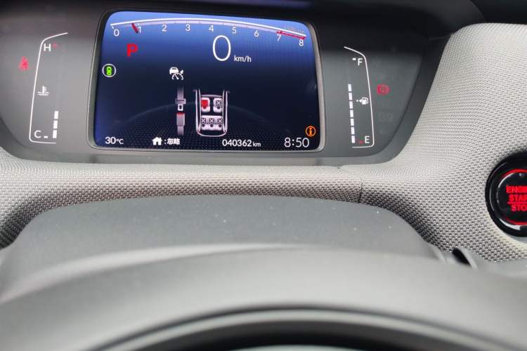 Used Honda LIFE 2021 1.5L CVT CRO-SS Fun Edition Odometer Close Up