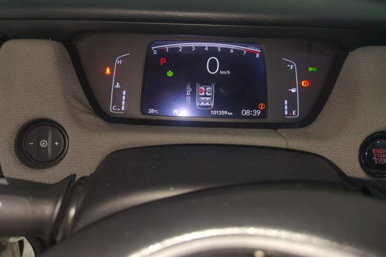Used Honda LIFE 2021 1.5L CVT CRO-S Fun Edition Odometer Close Up