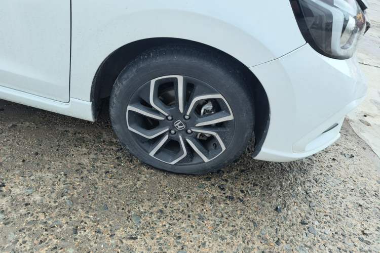 Used Honda LIFE 2021 1.5L CVT SPORT Heartbeat Edition Right Front Wheel Hub