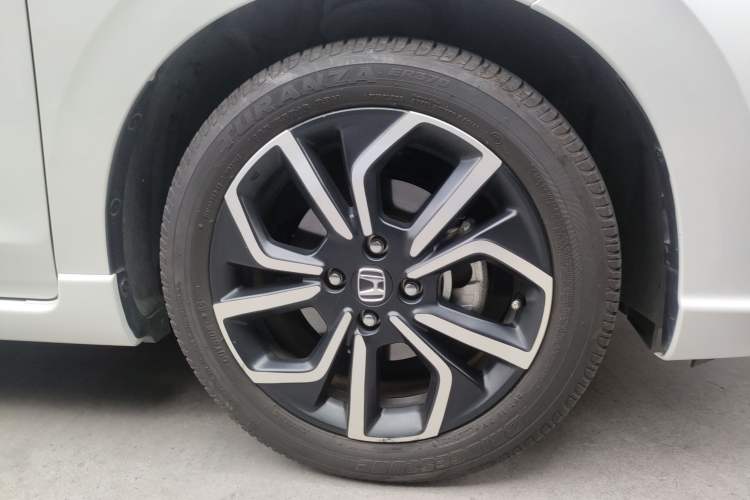 Used Honda LIFE 2021 1.5L CVT SPO-SS Dynamic Edition Right Front Wheel Hub