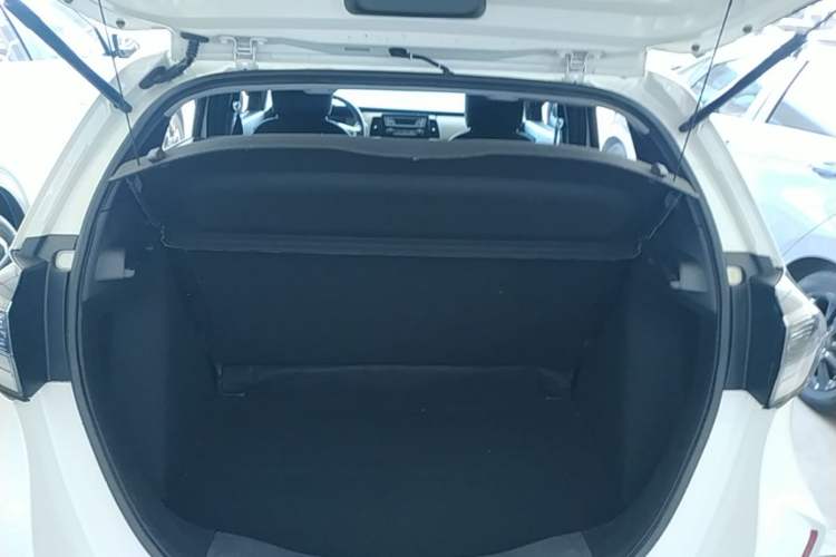 Used Honda LIFE 2021 1.5L CVT SPORT Heartbeat Edition Trunk